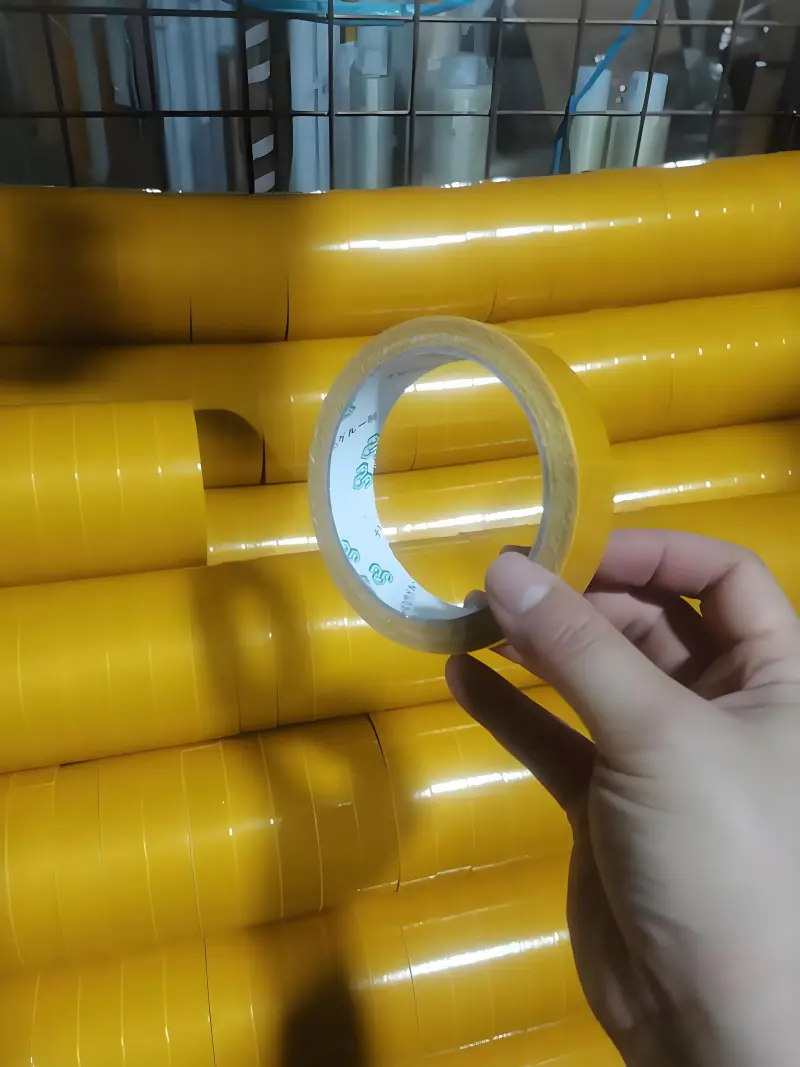 Druhy průhledné oboustranné pásky