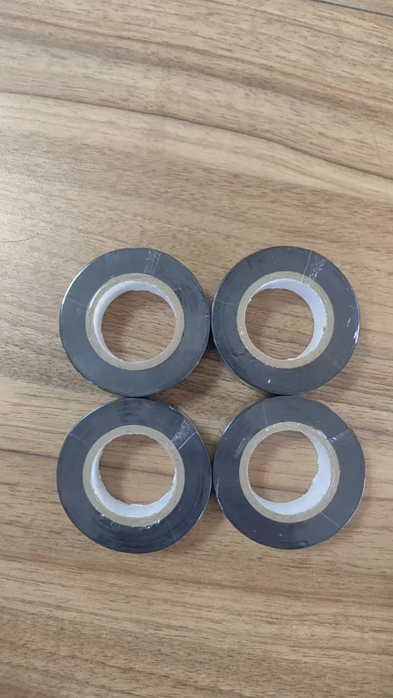 Jak rozlišit různé typy oboustranné pásky?